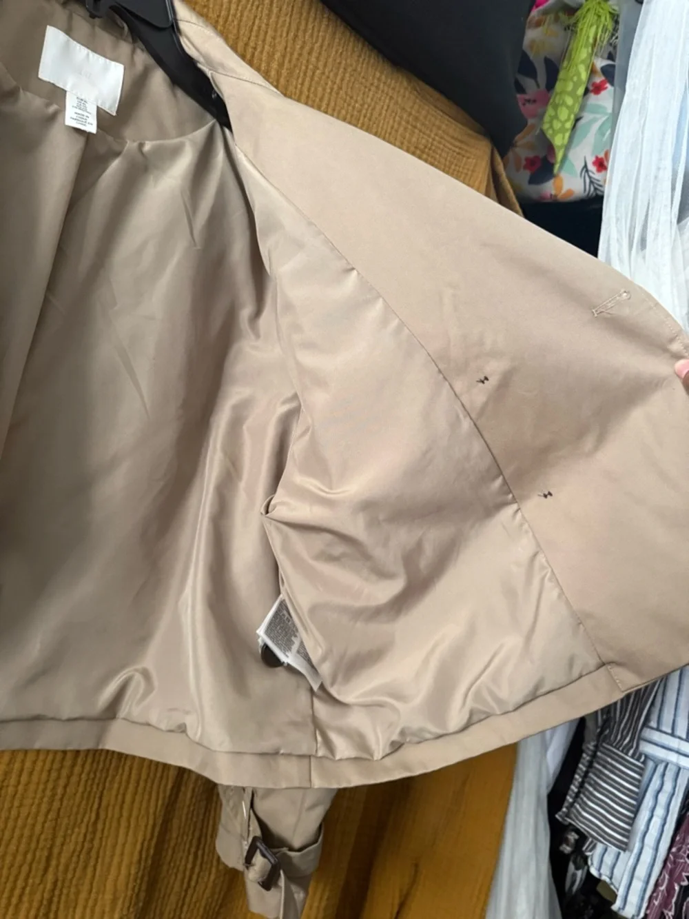 Classic Cropped Trench Coat - Beige - Picture 5 of 9